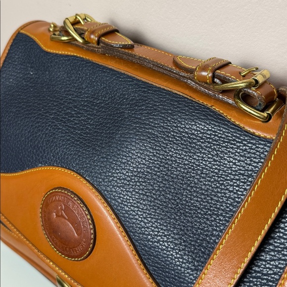 Vintage Dooney & Bourke Navy Blue & Brown Leather Carrier Crossbody Shoulder Bag - Picture 3 of 8